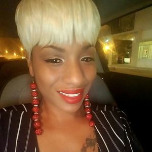 Meet your Posher, Shekia